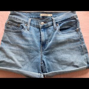 BRAND NEW LEVI SHORTS WITHOUT TAGS